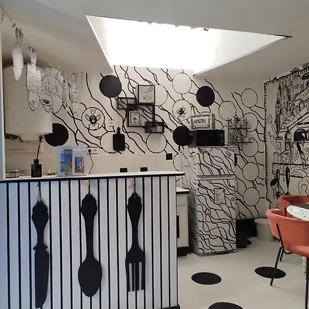 Vintage Immersive Art Apartment *