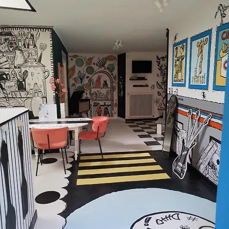 아파트 Vintage Immersive Art